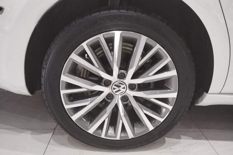 Used Volkswagen FAW-Volkswagen CC 2018 1.8TSI Luxury Model Right Rear Wheel Hub