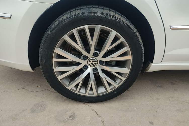 Used Volkswagen FAW-Volkswagen CC 2018 1.8TSI Luxury Model Right Rear Wheel Hub