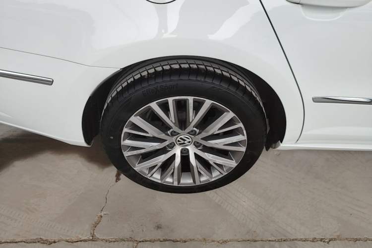 Used Volkswagen FAW-Volkswagen CC 2018 1.8TSI Luxury Model Right Rear Wheel Hub