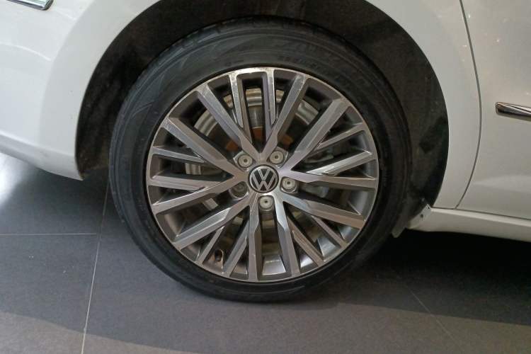 Used Volkswagen FAW-Volkswagen CC 2018 1.8TSI Luxury Model Right Rear Wheel Hub
