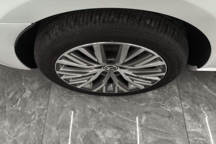 Used Volkswagen FAW-Volkswagen CC 2018 1.8TSI Luxury Model Right Rear Wheel Hub