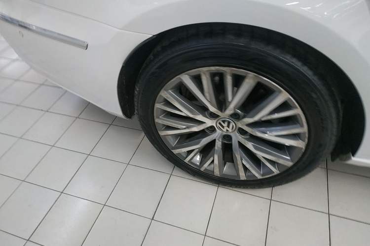 Used Volkswagen FAW-Volkswagen CC 2018 1.8TSI Luxury Model Right Rear Wheel Hub
