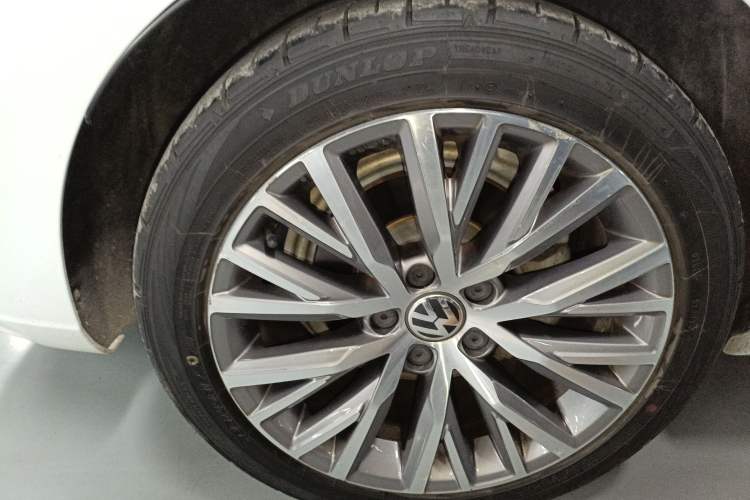Used Volkswagen FAW-Volkswagen CC 2018 1.8TSI Luxury Model Right Rear Wheel Hub