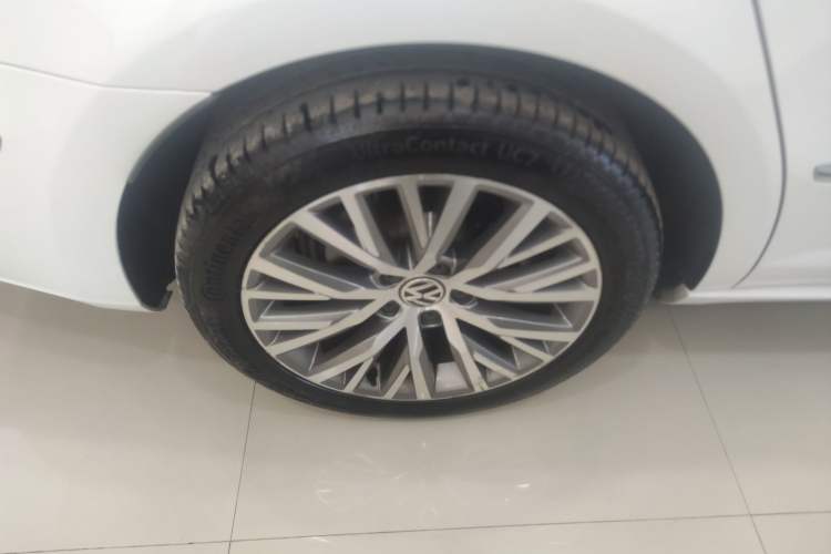 Used Volkswagen FAW-Volkswagen CC 2018 1.8TSI Luxury Model Right Rear Wheel Hub
