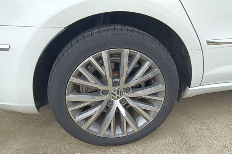 Used Volkswagen FAW-Volkswagen CC 2018 1.8TSI Luxury Model Right Rear Wheel Hub