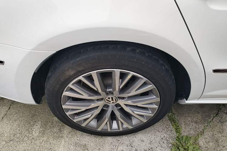 Used Volkswagen FAW-Volkswagen CC 2018 1.8TSI Luxury Model Right Rear Wheel Hub