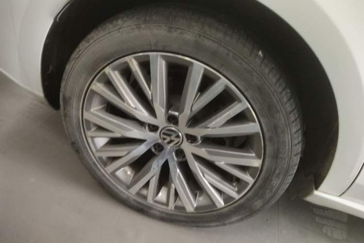 Used Volkswagen FAW-Volkswagen CC 2018 1.8TSI Luxury Model Right Rear Wheel Hub