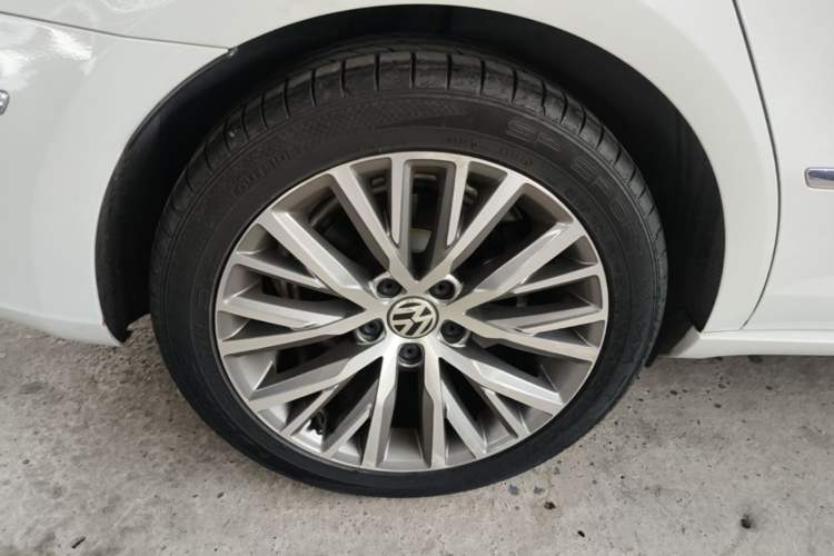 Used Volkswagen FAW-Volkswagen CC 2018 1.8TSI Luxury Model Right Rear Wheel Hub