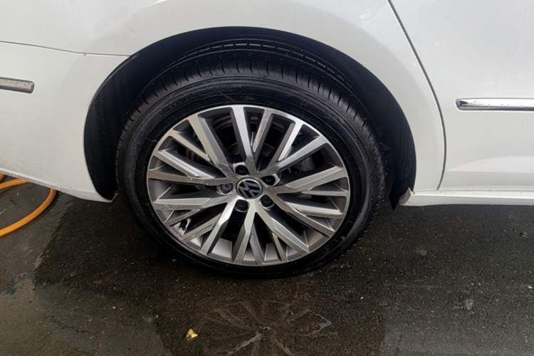 Used Volkswagen FAW-Volkswagen CC 2018 1.8TSI Luxury Model Right Rear Wheel Hub