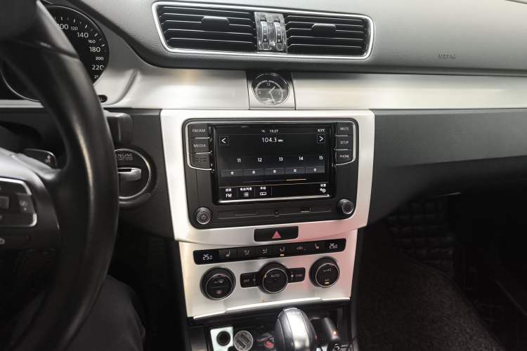 Used Volkswagen FAW-Volkswagen CC 2018 1.8TSI Prestige Model Audio And AC Panel