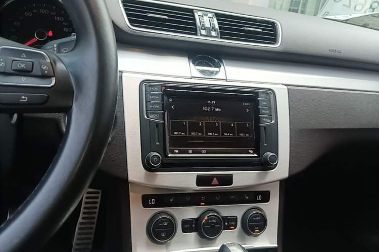 Used Volkswagen FAW-Volkswagen CC 2018 1.8TSI Luxury Model Audio And AC Panel