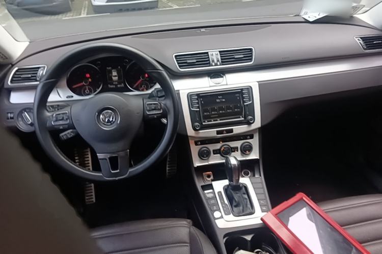 Used Volkswagen FAW-Volkswagen CC 2018 1.8TSI Luxury Model Center Console