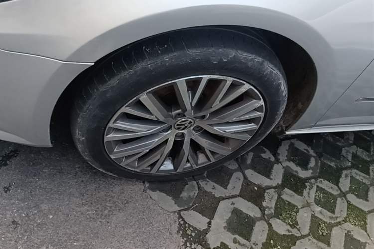 Used Volkswagen FAW-Volkswagen CC 2018 1.8TSI Luxury Model Left Front Wheel Hub