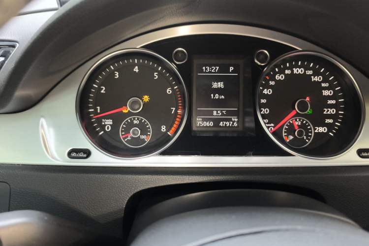 Used Volkswagen FAW-Volkswagen CC 2018 1.8TSI Prestige Model Odometer Close Up