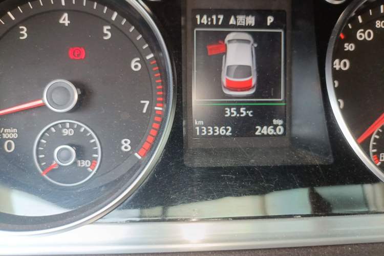 Used Volkswagen FAW-Volkswagen CC 2018 1.8TSI Luxury Model Odometer Close Up