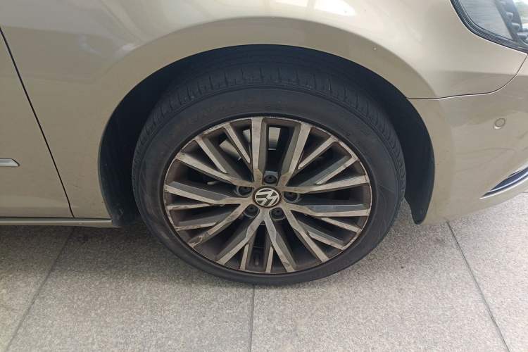 Used Volkswagen FAW-Volkswagen CC 2018 1.8TSI Luxury Model Right Front Wheel Hub