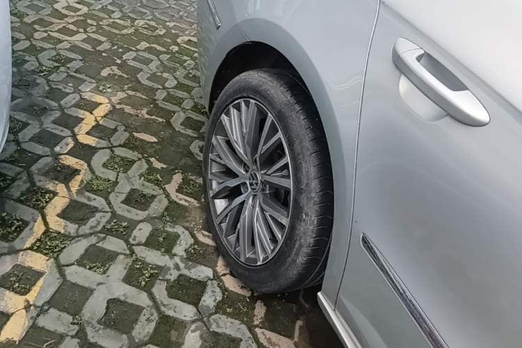 Used Volkswagen FAW-Volkswagen CC 2018 1.8TSI Luxury Model Right Rear Wheel Hub