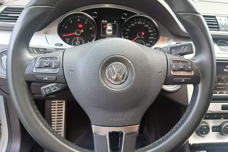 Used Volkswagen FAW-Volkswagen CC 2018 1.8TSI Luxury Model Steering Wheel