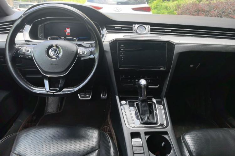 Used Volkswagen FAW-Volkswagen CC 2019 330TSI Glamour Edition China VI Center Console