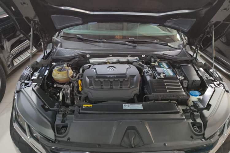 Used Volkswagen FAW-Volkswagen CC 2019 330TSI Glamour Edition China V Standard Engine Bay