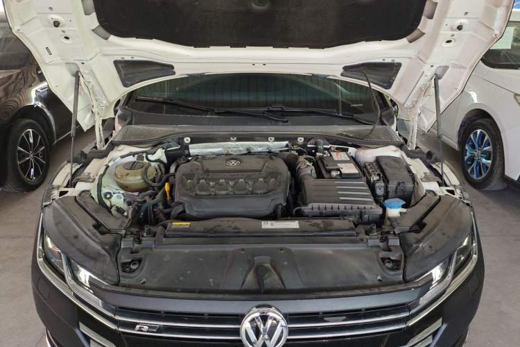 Used Volkswagen FAW-Volkswagen CC 2019 330TSI Glamour Edition China VI Engine Bay