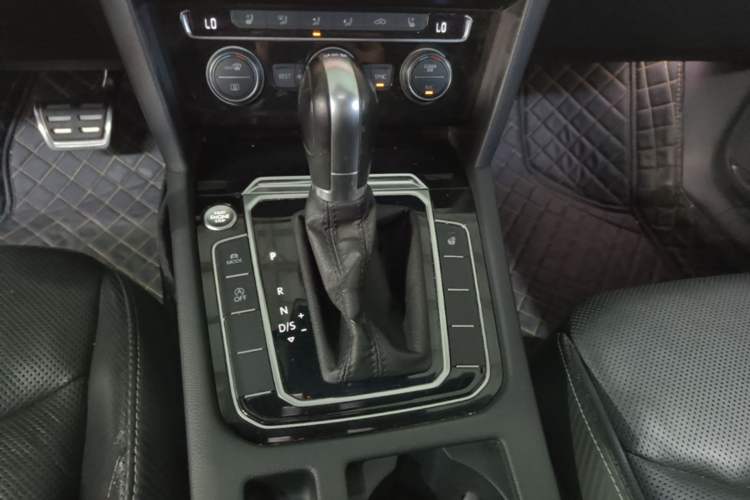 Used Volkswagen FAW-Volkswagen CC 2019 330TSI Glamour Edition China V Standard Gear Lever
