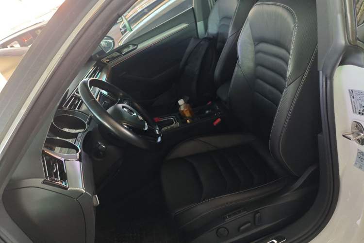Used Volkswagen FAW-Volkswagen CC 2019 330TSI Glamour Edition China VI Left Front Seat