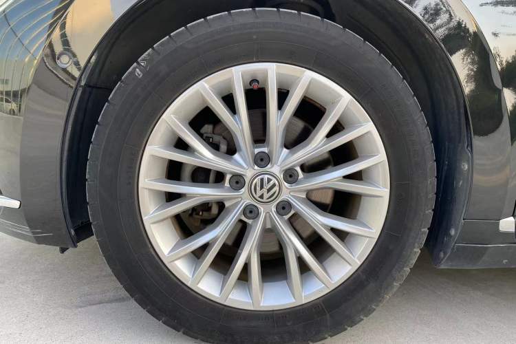 Used Volkswagen FAW-Volkswagen CC 2019 380TSI Glamour Edition China V Standard Left Front Wheel Hub