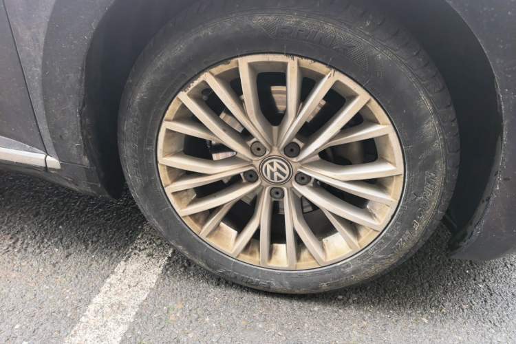 Used Volkswagen FAW-Volkswagen CC 2019 330TSI Glamour Edition China VI Right Front Wheel Hub