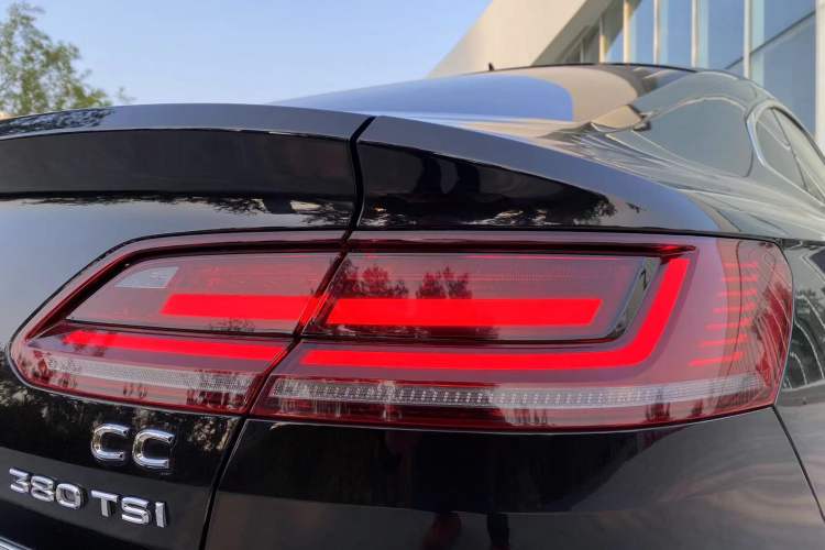 Used Volkswagen FAW-Volkswagen CC 2019 380TSI Glamour Edition China V Standard Right Rear Taillight