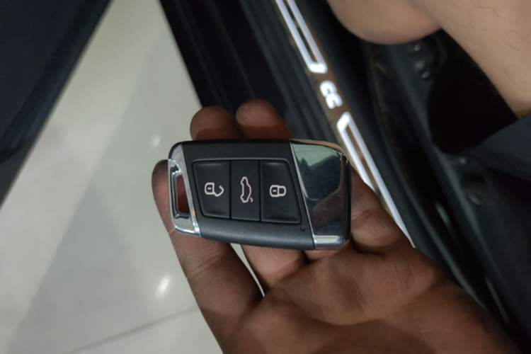 Used Volkswagen FAW-Volkswagen CC 2019 330TSI Glamour Edition China V Standard Vehicle Key