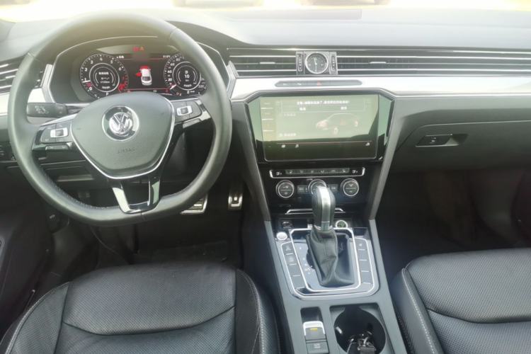 Used Volkswagen FAW-Volkswagen CC 2019 380TSI Glamour Edition China VI Standard Center Console