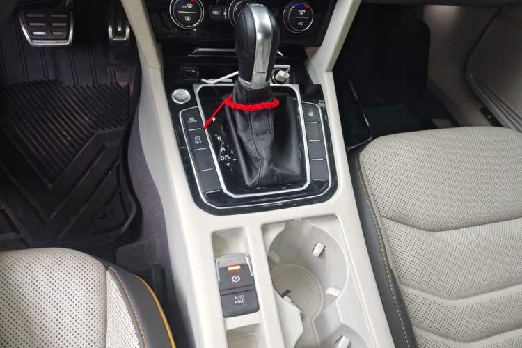 Used Volkswagen FAW-Volkswagen CC 2019 380TSI Yeyan Edition China V Standard Gear Lever