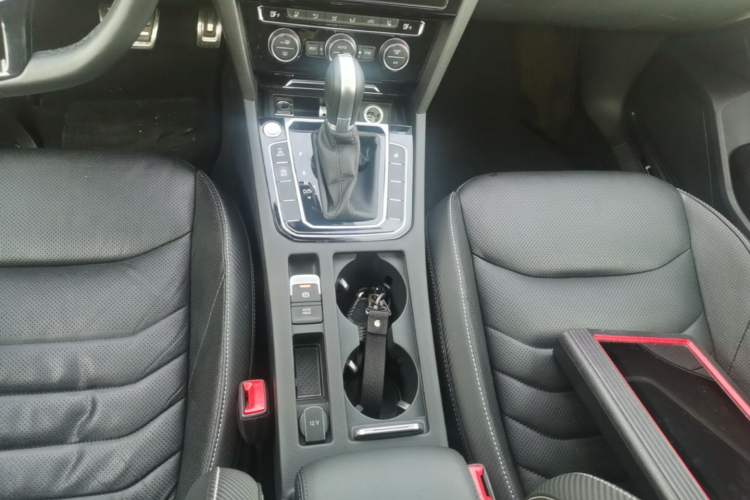 Used Volkswagen FAW-Volkswagen CC 2019 380TSI Glamour Edition China VI Standard Gear Lever