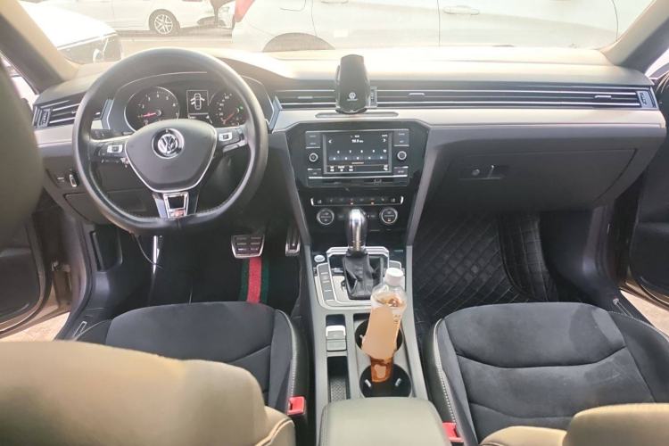 Used Volkswagen FAW-Volkswagen CC 2019 330TSI Huayan Edition China VI Center Console