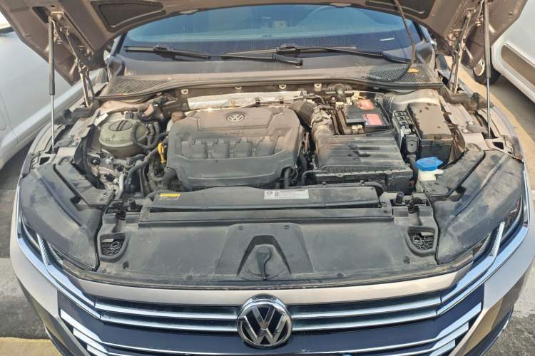 Used Volkswagen FAW-Volkswagen CC 2019 330TSI Huayan Edition China VI Engine Bay