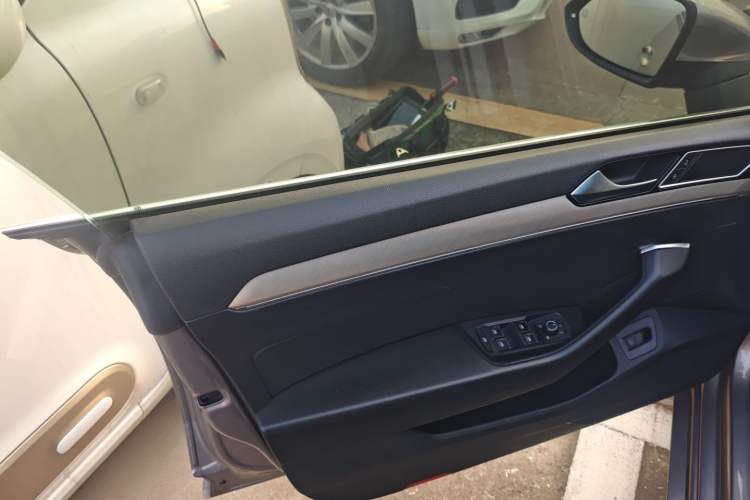 Used Volkswagen FAW-Volkswagen CC 2019 330TSI Huayan Edition China VI Left Front Door Interior