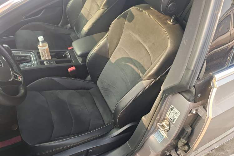 Used Volkswagen FAW-Volkswagen CC 2019 330TSI Huayan Edition China VI Left Front Seat