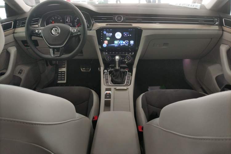 Used Volkswagen FAW-Volkswagen CC 2019 330TSI Huayan Edition China V Standard Center Console