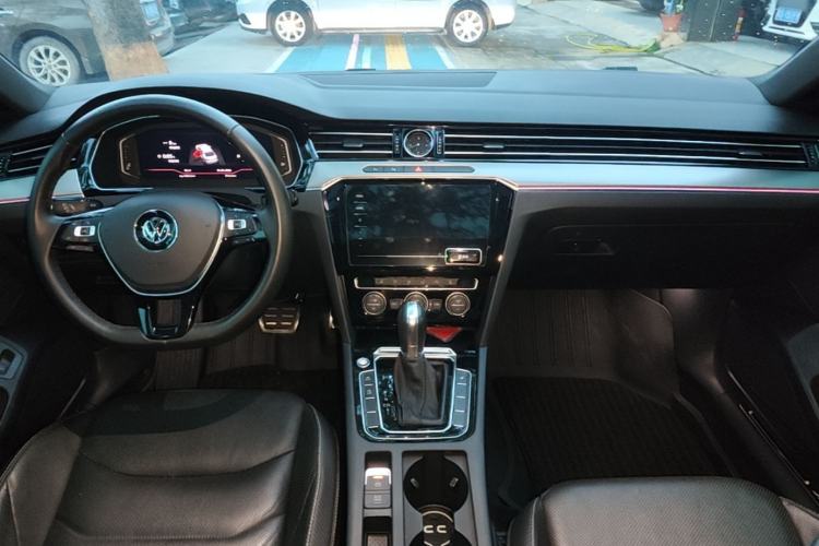 Used Volkswagen FAW-Volkswagen CC 2019 330TSI Glamour Edition China VI Center Console
