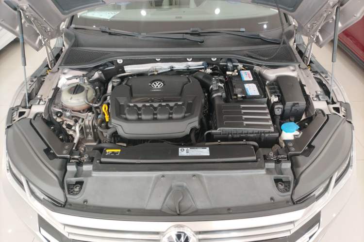 Used Volkswagen FAW-Volkswagen CC 2019 330TSI Huayan Edition China V Standard Engine Bay