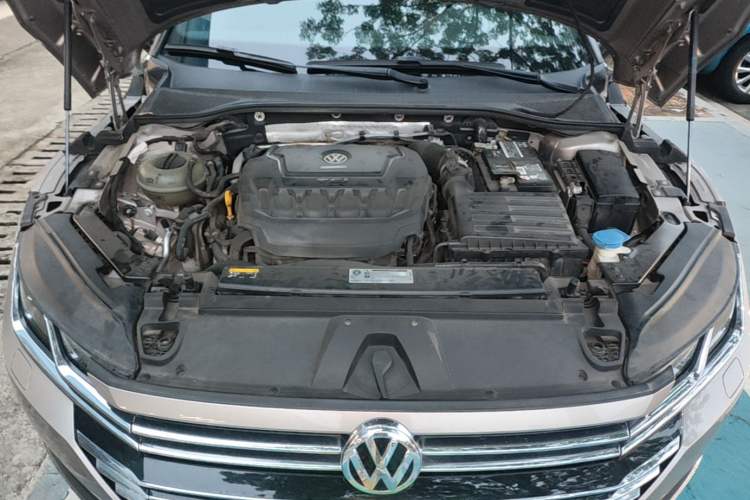 Used Volkswagen FAW-Volkswagen CC 2019 330TSI Glamour Edition China VI Engine Bay