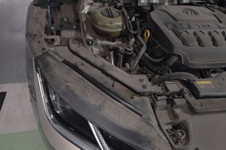 Used Volkswagen FAW-Volkswagen CC 2019 330TSI Huayan Edition China VI Engine Bay Right