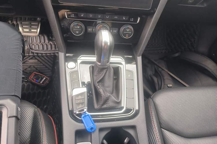 Used Volkswagen FAW-Volkswagen CC 2019 380TSI Yeyan Edition China V Standard Gear Lever