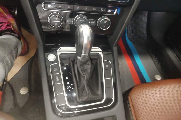Used Volkswagen FAW-Volkswagen CC 2019 380TSI Glamour Edition China V Standard Gear Lever