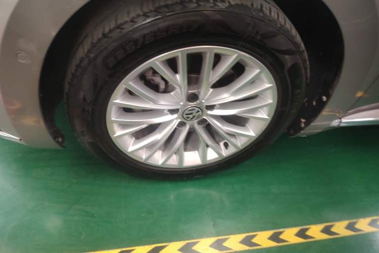 Used Volkswagen FAW-Volkswagen CC 2019 380TSI Glamour Edition China V Standard Left Front Wheel Hub