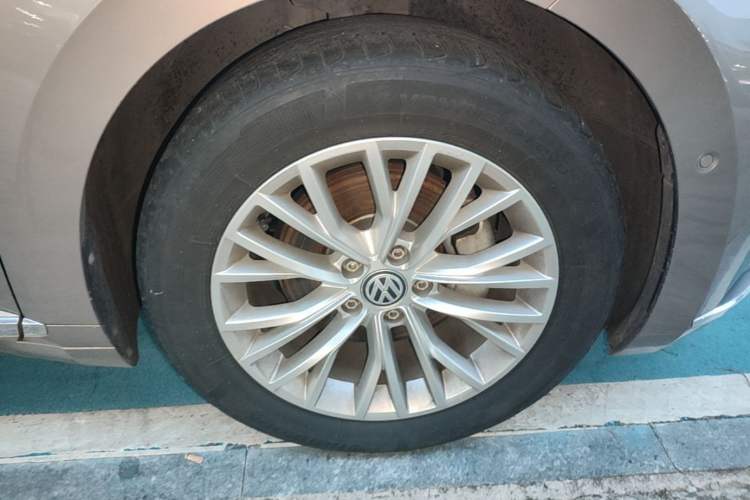 Used Volkswagen FAW-Volkswagen CC 2019 330TSI Glamour Edition China VI Right Front Wheel Hub