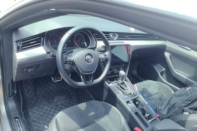 Used Volkswagen FAW-Volkswagen CC 2019 330TSI Huayan Edition China VI Center Console
