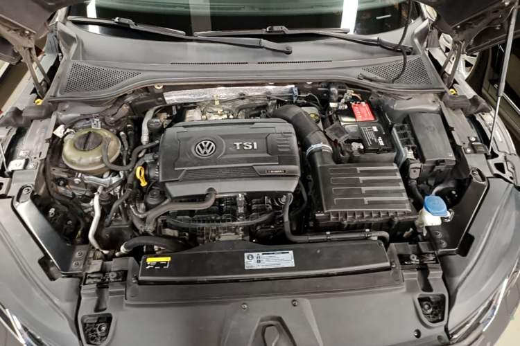 Used Volkswagen FAW-Volkswagen CC 2019 380TSI Glamour Edition China VI Standard Engine Bay