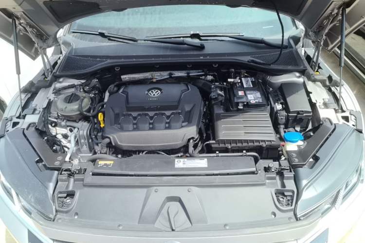 Used Volkswagen FAW-Volkswagen CC 2019 330TSI Huayan Edition China VI Engine Bay
